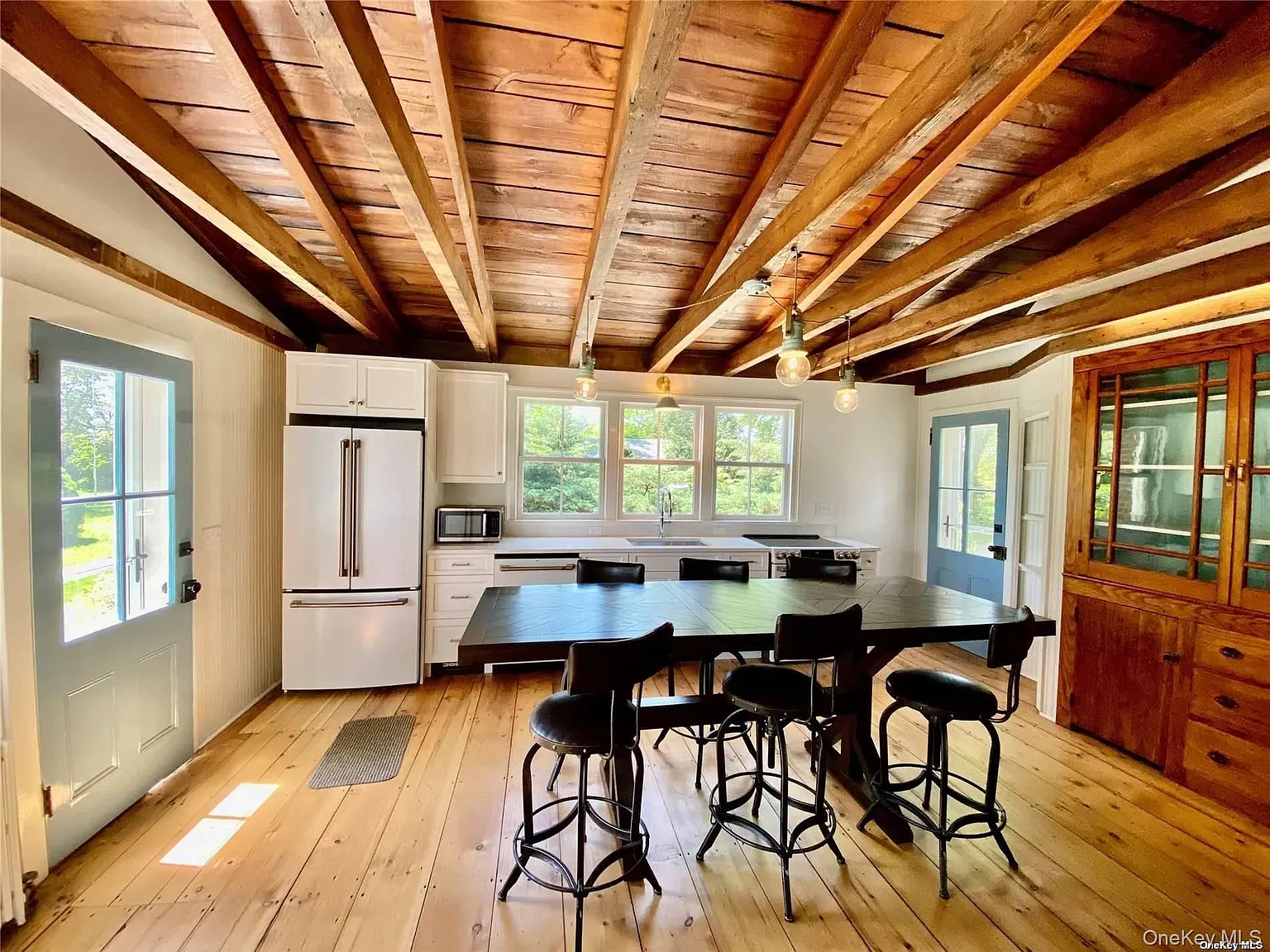 3 bed, 3.0 bath, 3100 sqft, $18,000 — Photo 4