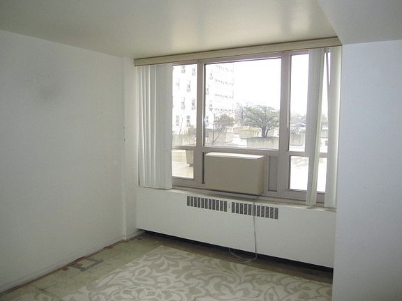 2nd image of 3950 N Lake Shore Dr APT 217
