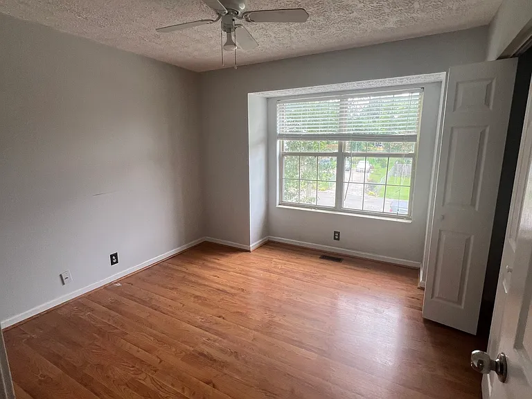 3504 Thornehill Dr — Photo 30