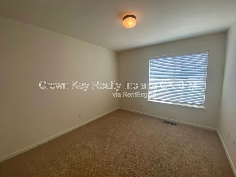 767 Bishop St — Photo 18