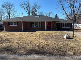 12 Orchard Dr, Charleston, IL
