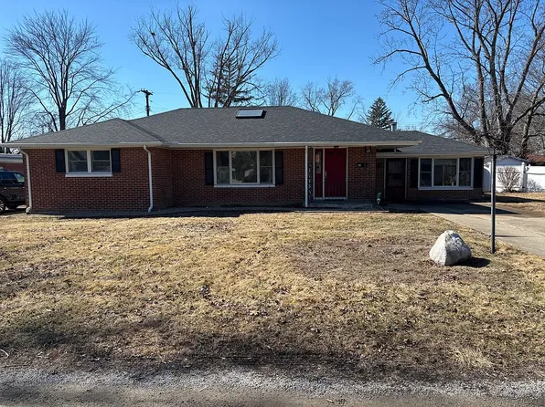 12 Orchard Dr, Charleston, IL 61920