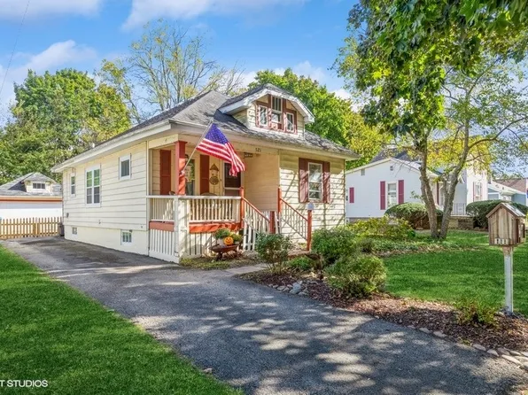 521 S 3rd St, Dundee, IL 60118