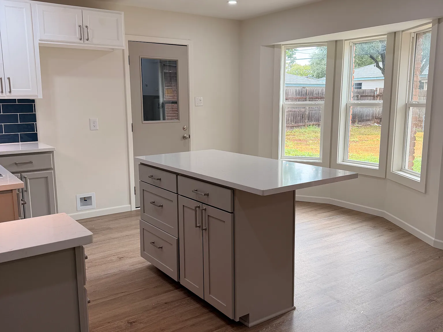 3 bed, 1252 sqft, $2,300 — Photo 2