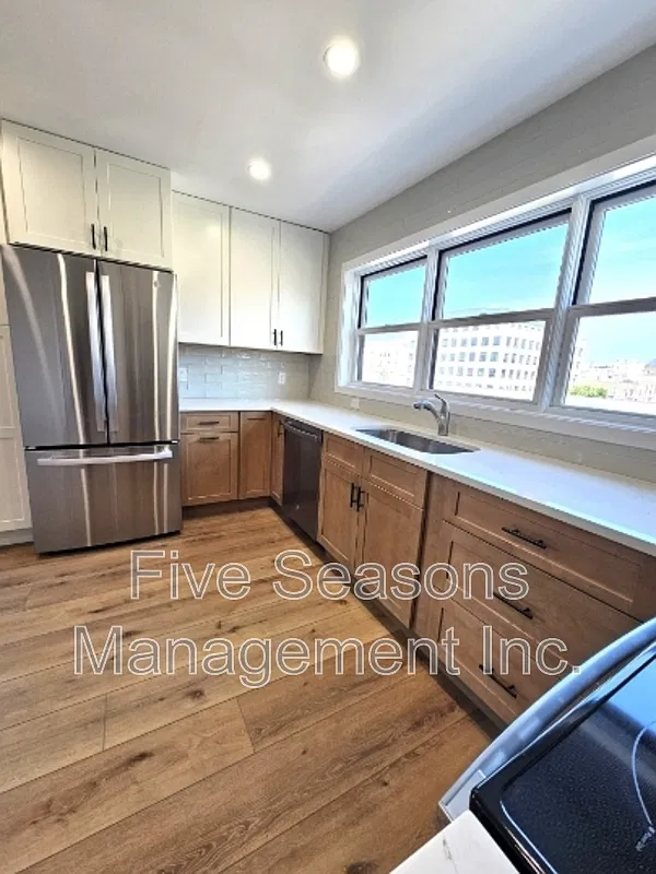 199 King St — Photo 2