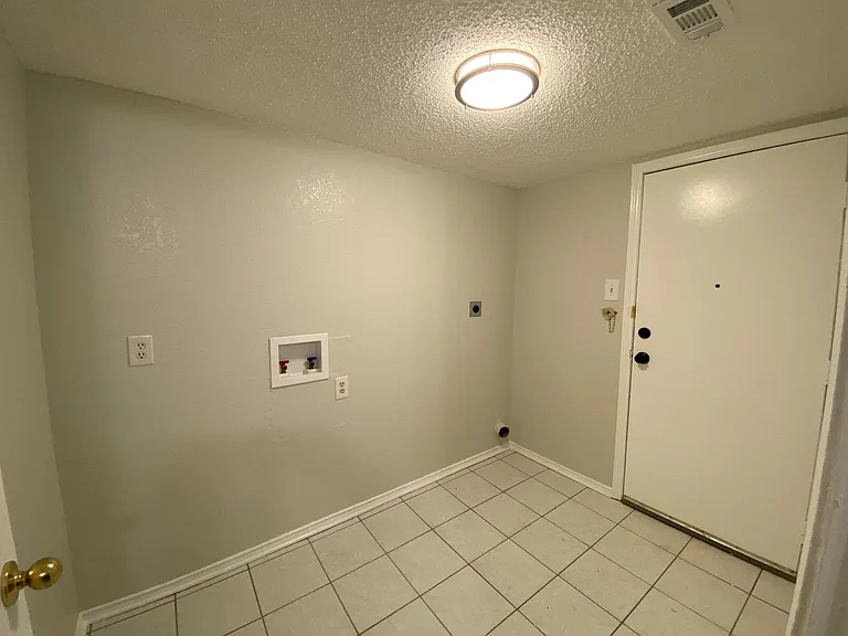 7609 April Ct — Photo 6