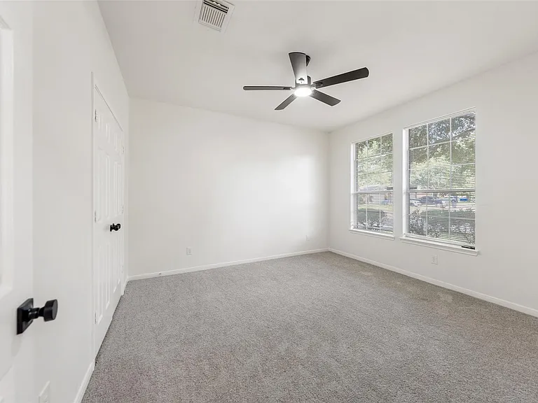 923 Shirefield Ln — Photo 32