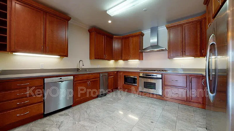 2 bed, 2.0 bath, 1521 sqft, $6,250 — Photo 2