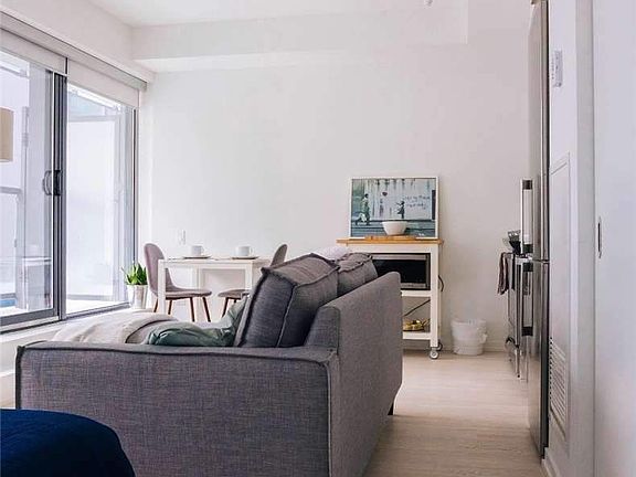 3rd image of 60 Colborne St #712