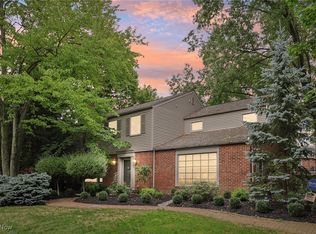 2903 Falmouth Rd, Shaker Heights, OH 44122