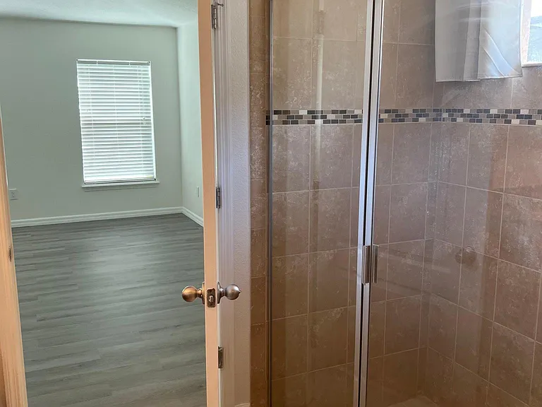 10720 Inside Loop — Photo 11