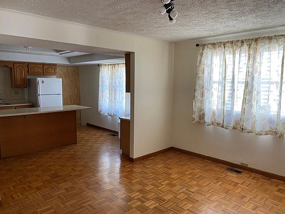 5th image of 514 E Merrill St