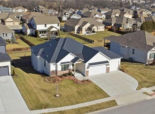 1121 SW Brookside Ct, Blue Springs, MO 64064