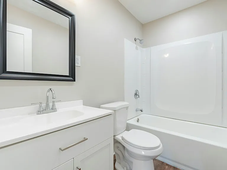 Main level full bath