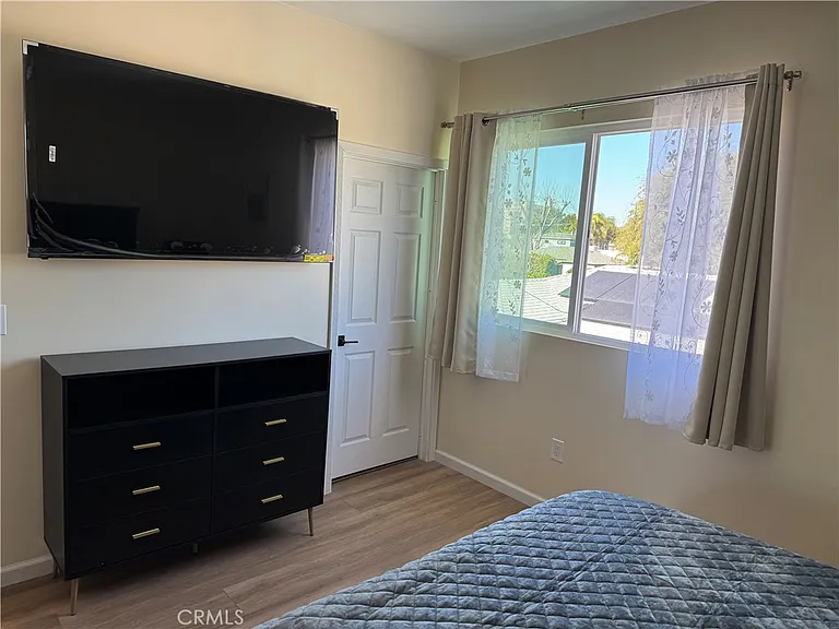 14134 Califa St — Photo 19