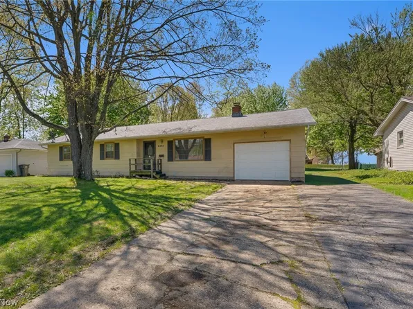 4285 Kerrybrook Dr, Youngstown, OH 44511