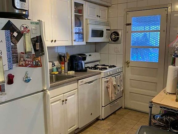 3rd image of 40-19 Astoria Blvd N #2