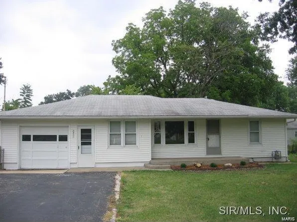 2711 Greenwood Ln, Godfrey, IL 62035