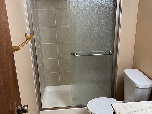 UPSTAIRS FULL BATH OFF MASTER BEDROOM