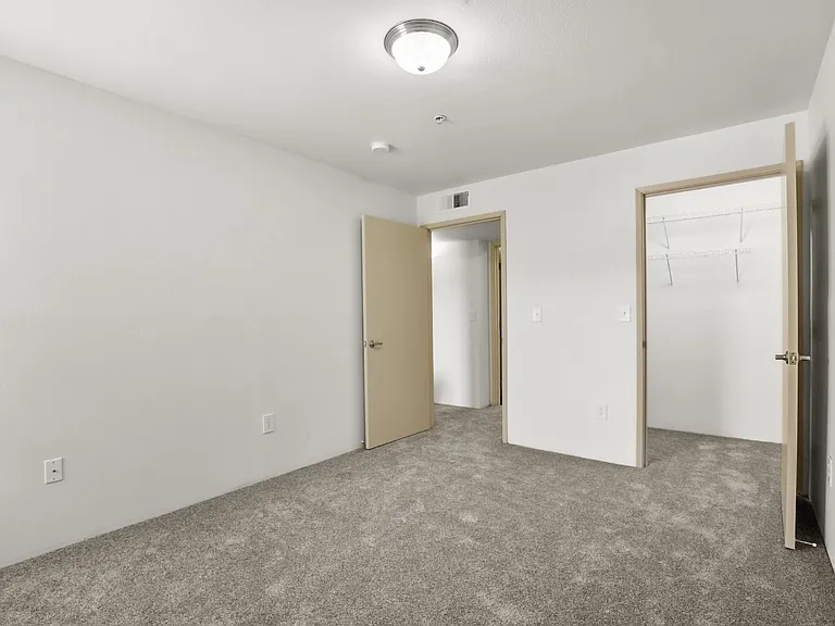 El Paseo Apartments — Photo 17