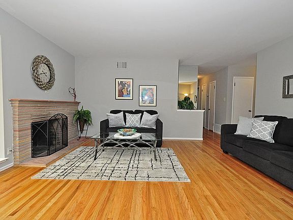 5th image of 208 Clarence Ave
