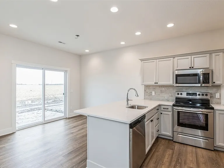 915 Henryson St — Photo 17
