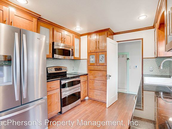 2nd image of 1119 Lombard Ave