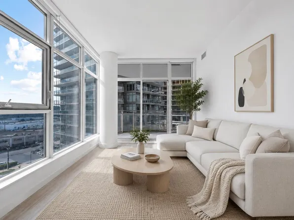 5333 Goring St #907, Burnaby, BC V5B 0B6