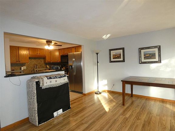 5th image of 64 Carol Ct