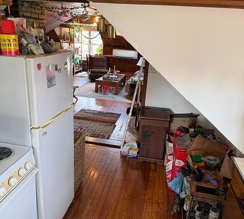 5th image of 705 Prince Edward St APT 5
