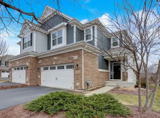 27W128 Redbud Ln, Winfield, IL 60190