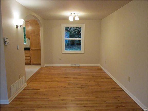 4th image of 107 Whiskwood Ln