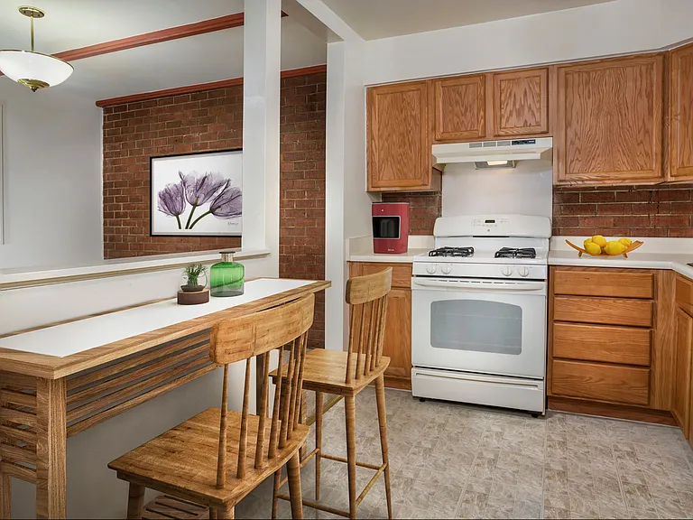 Whitehall Square Apartments — Photo 2