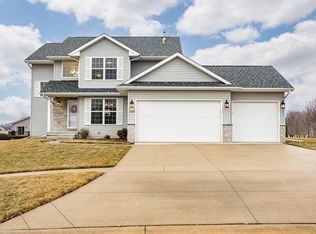 2165 Fieldcrest Ln, Ely, IA 52227