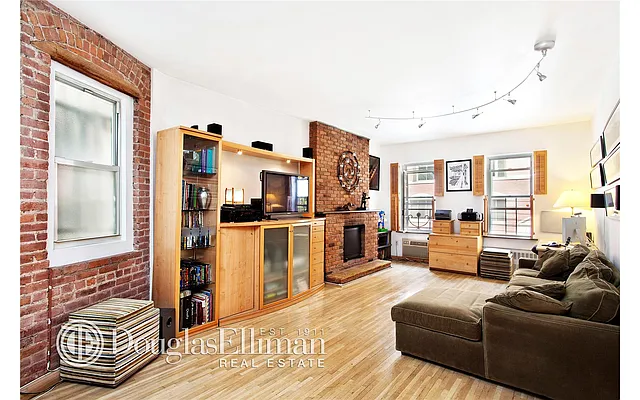 Sold by Douglas Elliman | media 21