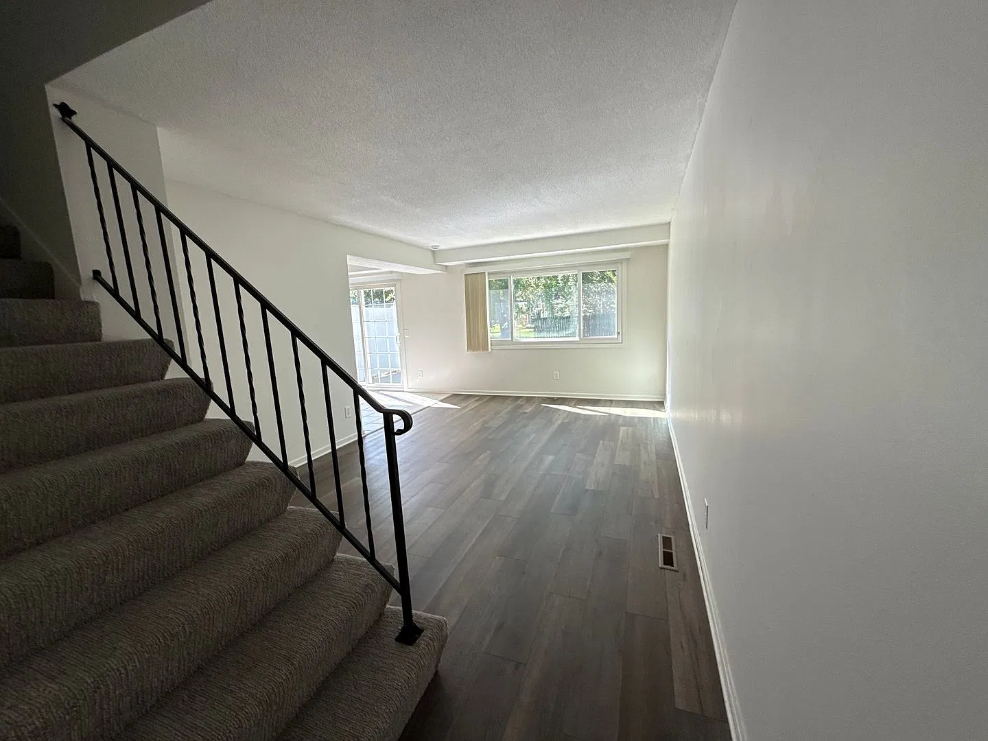 Updated 3BR Burnsville Twin Home with Large Yard & Fire Pit. Available NOW! — Photo 2