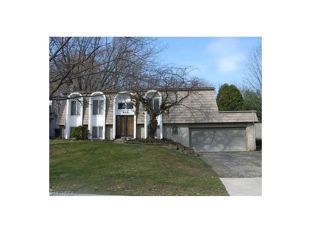 803 Valley Dr photo 1