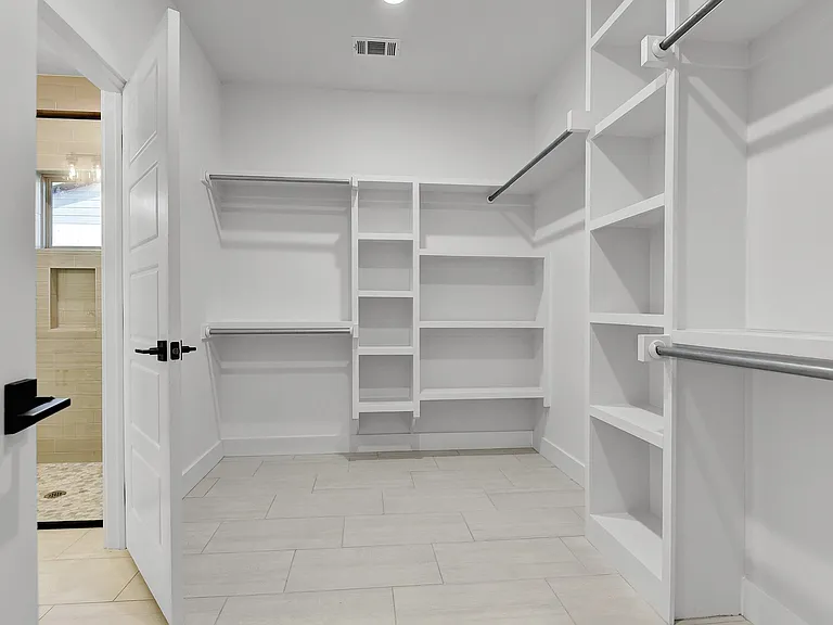 1808 Aleia Cv — Photo 1