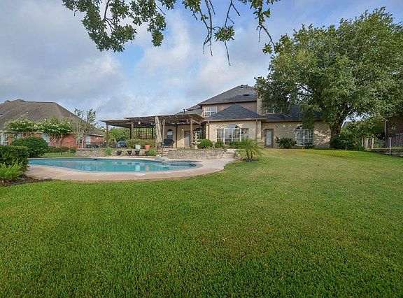 2nd image of 902 Winged Foot Dr