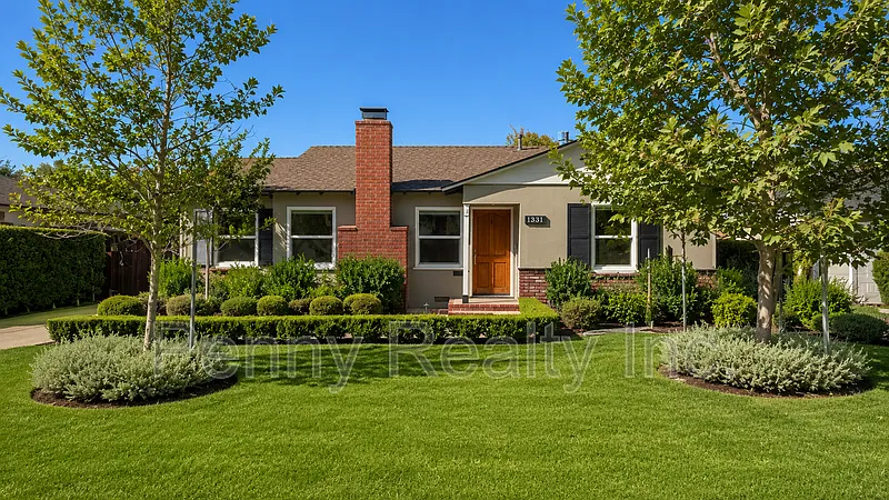 1331 E Maple Ave