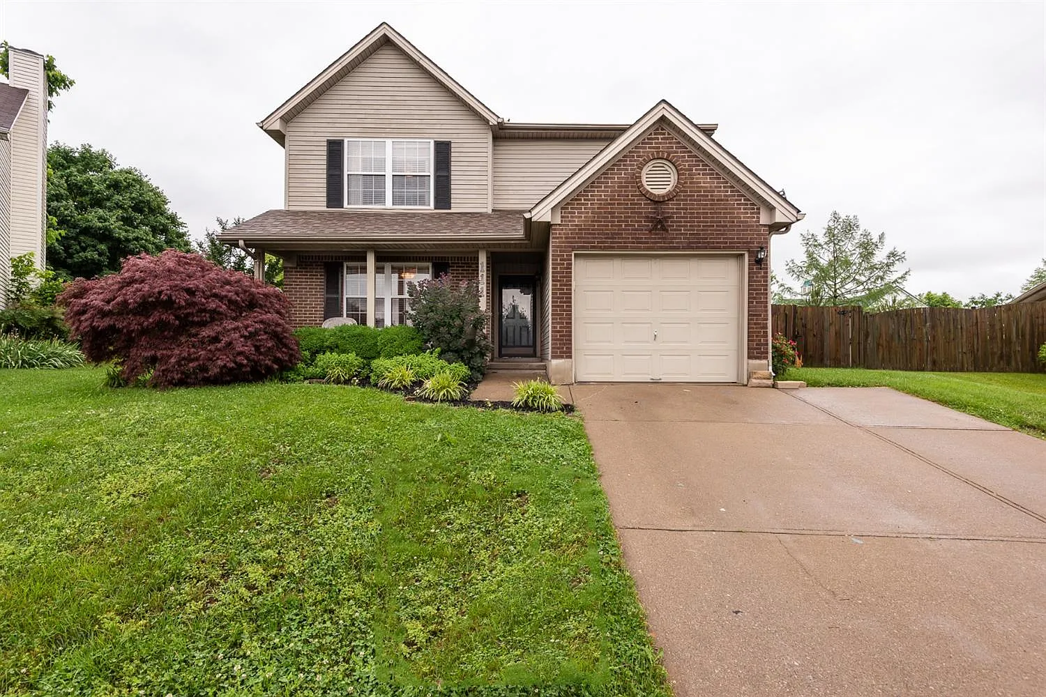 111 E Chopin Way photo 1