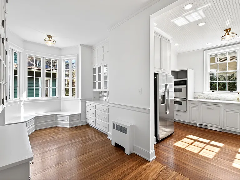 1313 College Pl — Photo 8