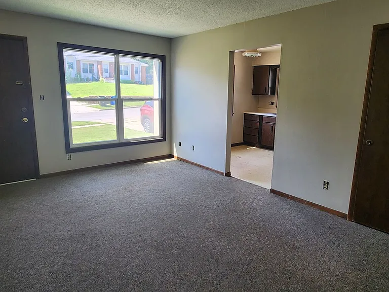 103 Loomis Ave — Photo 2