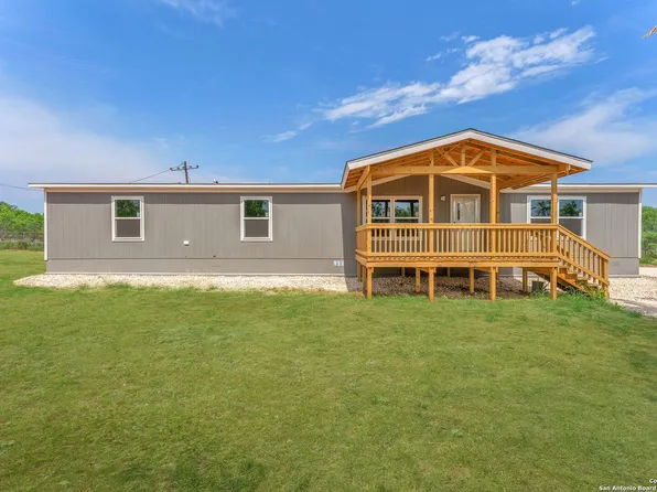 5839 County Road 422, Pleasanton, TX 78064