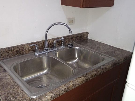 3rd image of 15945 Lexington Ave #11