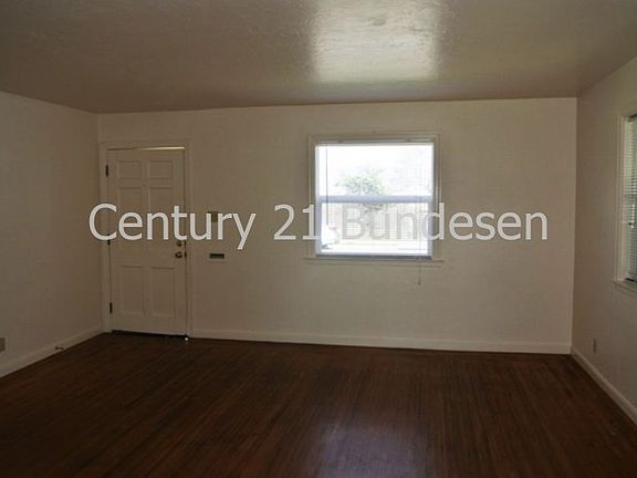 4th image of 324 Payran St