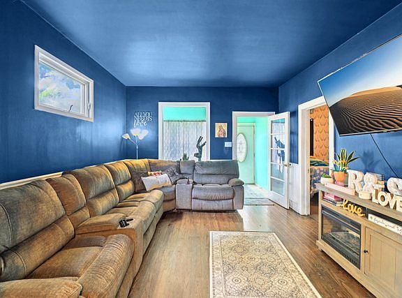 2nd image of 617 Hirsch Ave