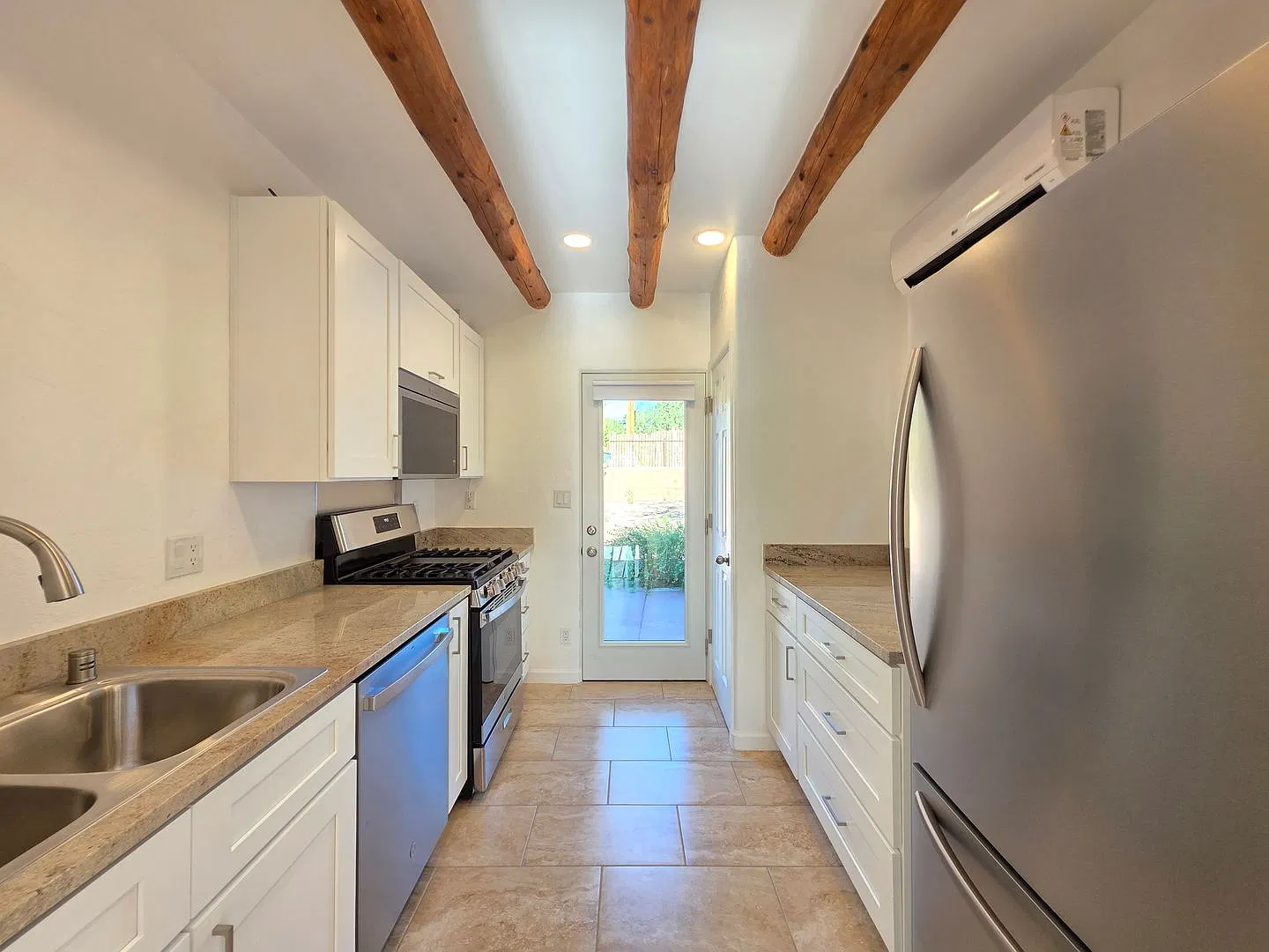 429 Kathryn Pl — Photo 4