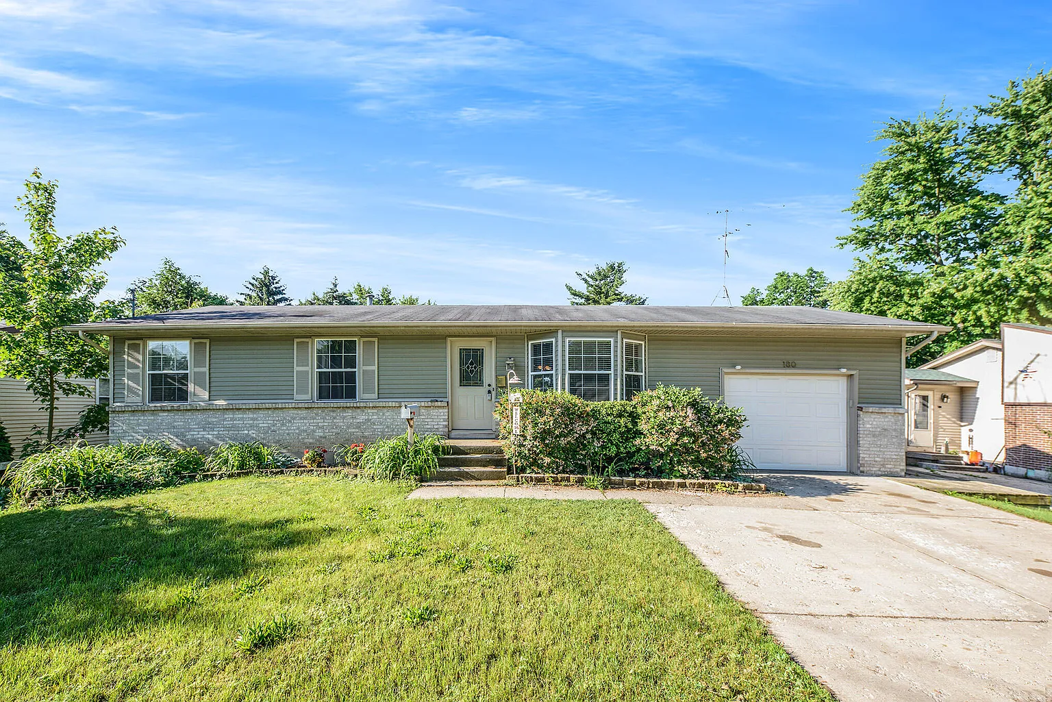 180 Carrie St photo 1