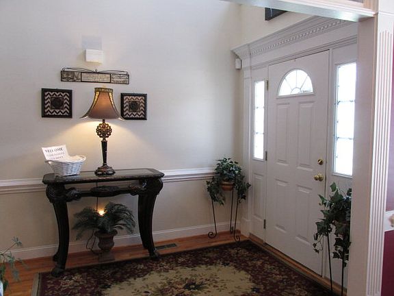 4th image of 612 Woods Walk Ln